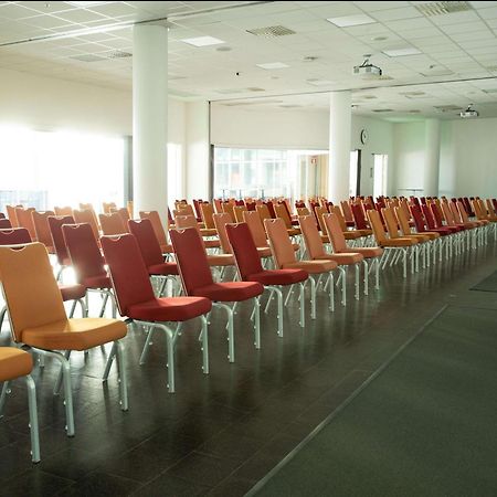 Radisson Blu Airport Terminal Hotel Arlanda Bagian luar foto The conference hall of the airport