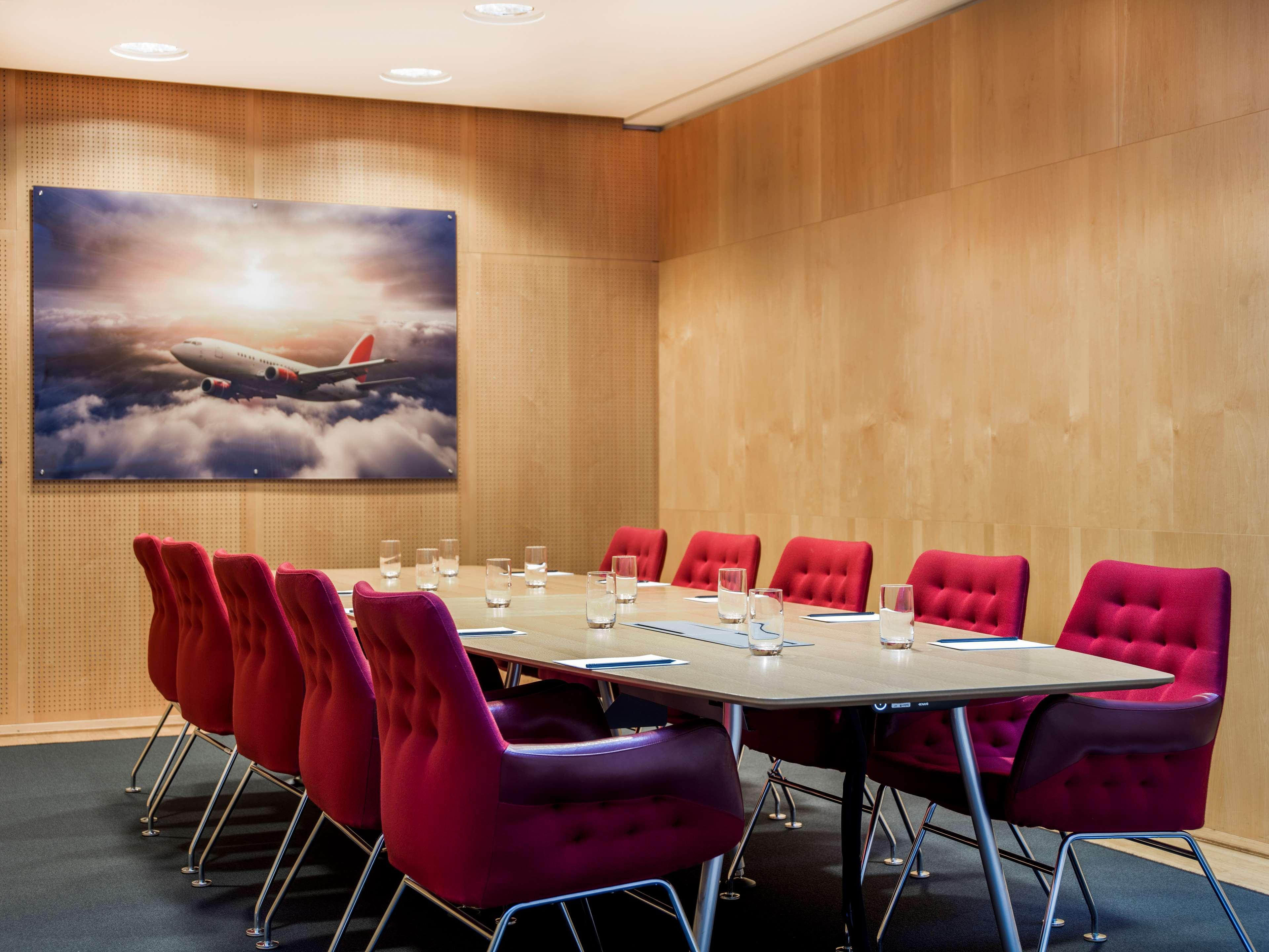 Radisson Blu Airport Terminal Hotel Arlanda Bagian luar foto Meeting room at the airport