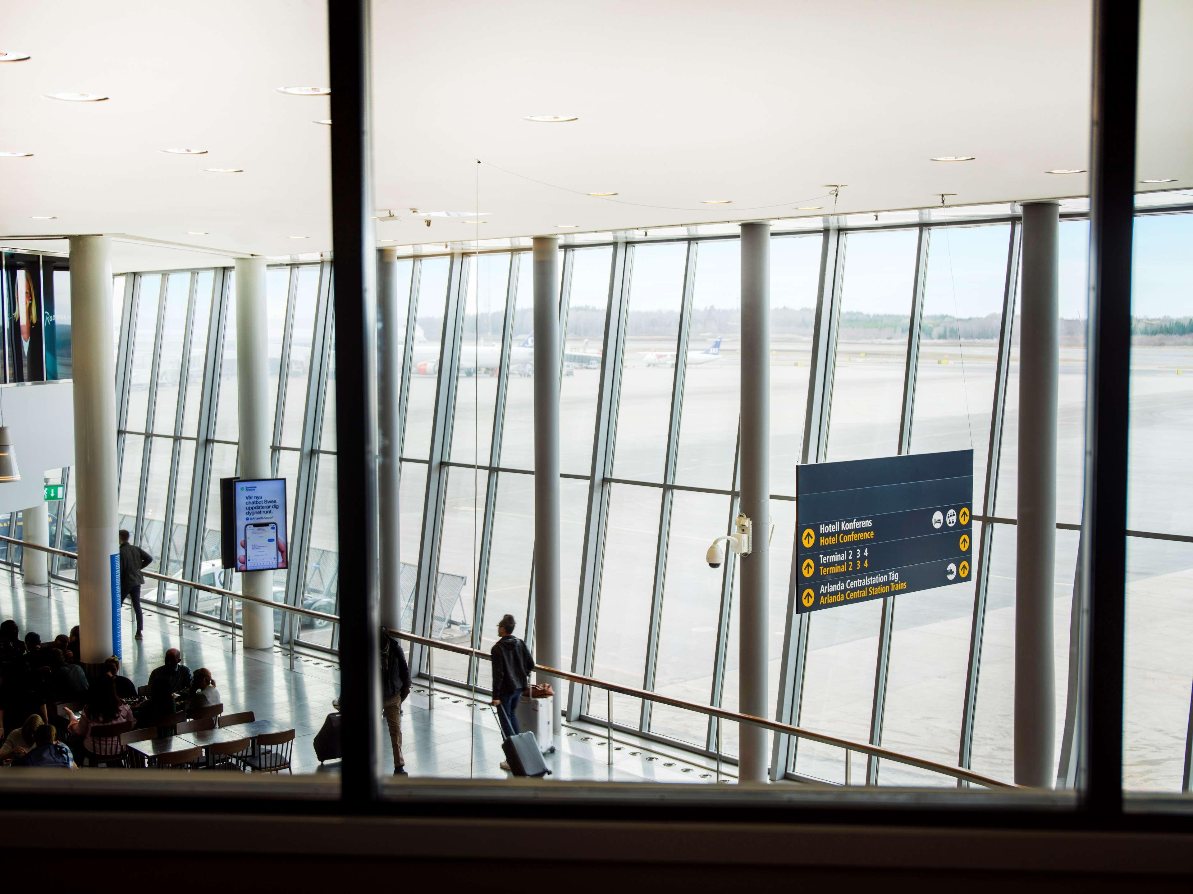 Radisson Blu Airport Terminal Hotel Arlanda Bagian luar foto The airport is located in Helsinki.