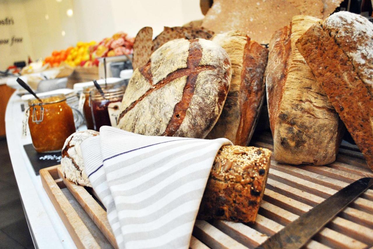 Radisson Blu Airport Terminal Hotel Arlanda Bagian luar foto Bread