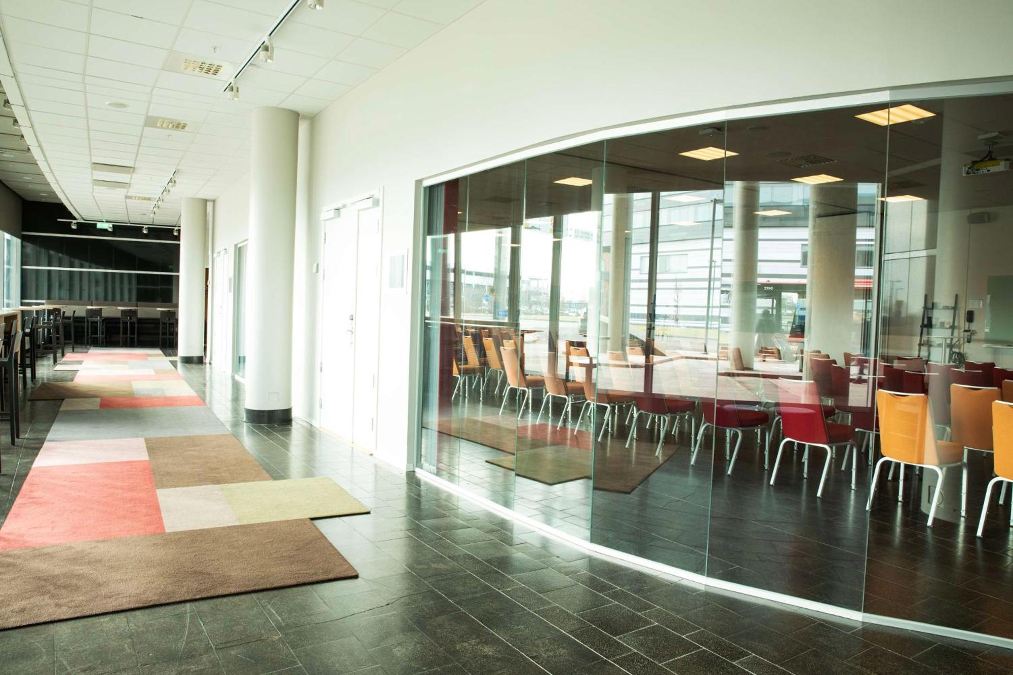 Radisson Blu Airport Terminal Hotel Arlanda Bagian luar foto The meeting room of the airport