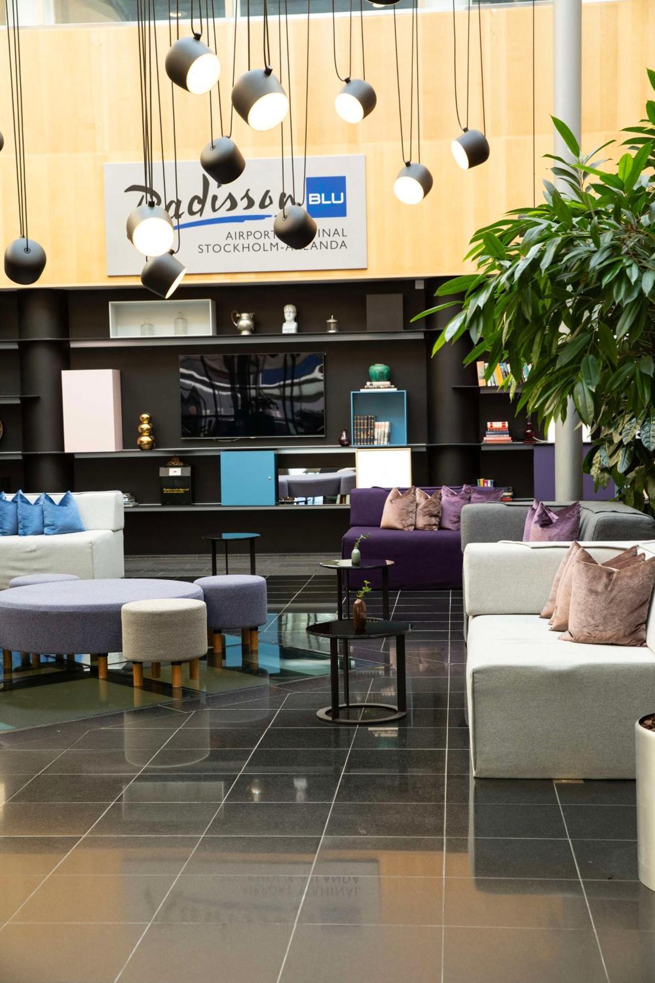Radisson Blu Airport Terminal Hotel Arlanda Bagian luar foto Reception area