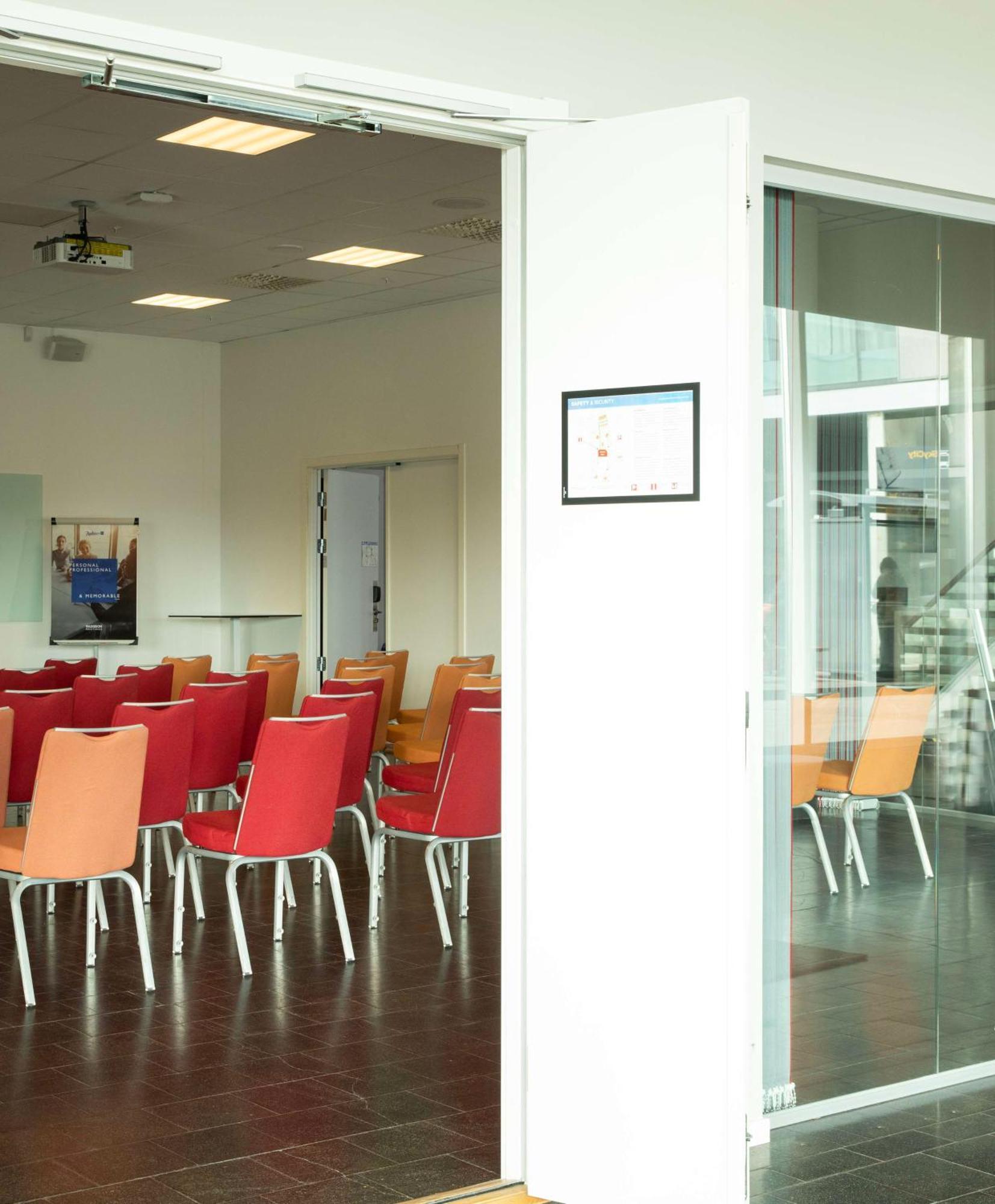 Radisson Blu Airport Terminal Hotel Arlanda Bagian luar foto The meeting room of the conference center