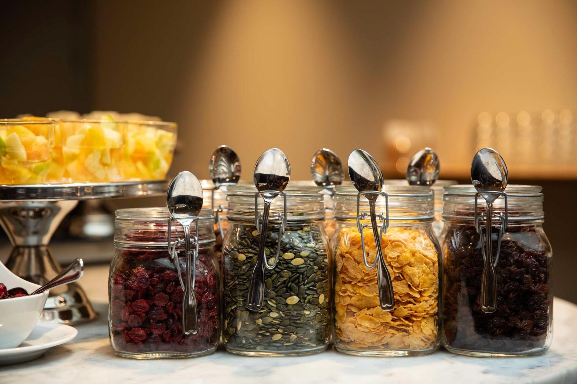 Radisson Blu Airport Terminal Hotel Arlanda Bagian luar foto Breakfast buffet