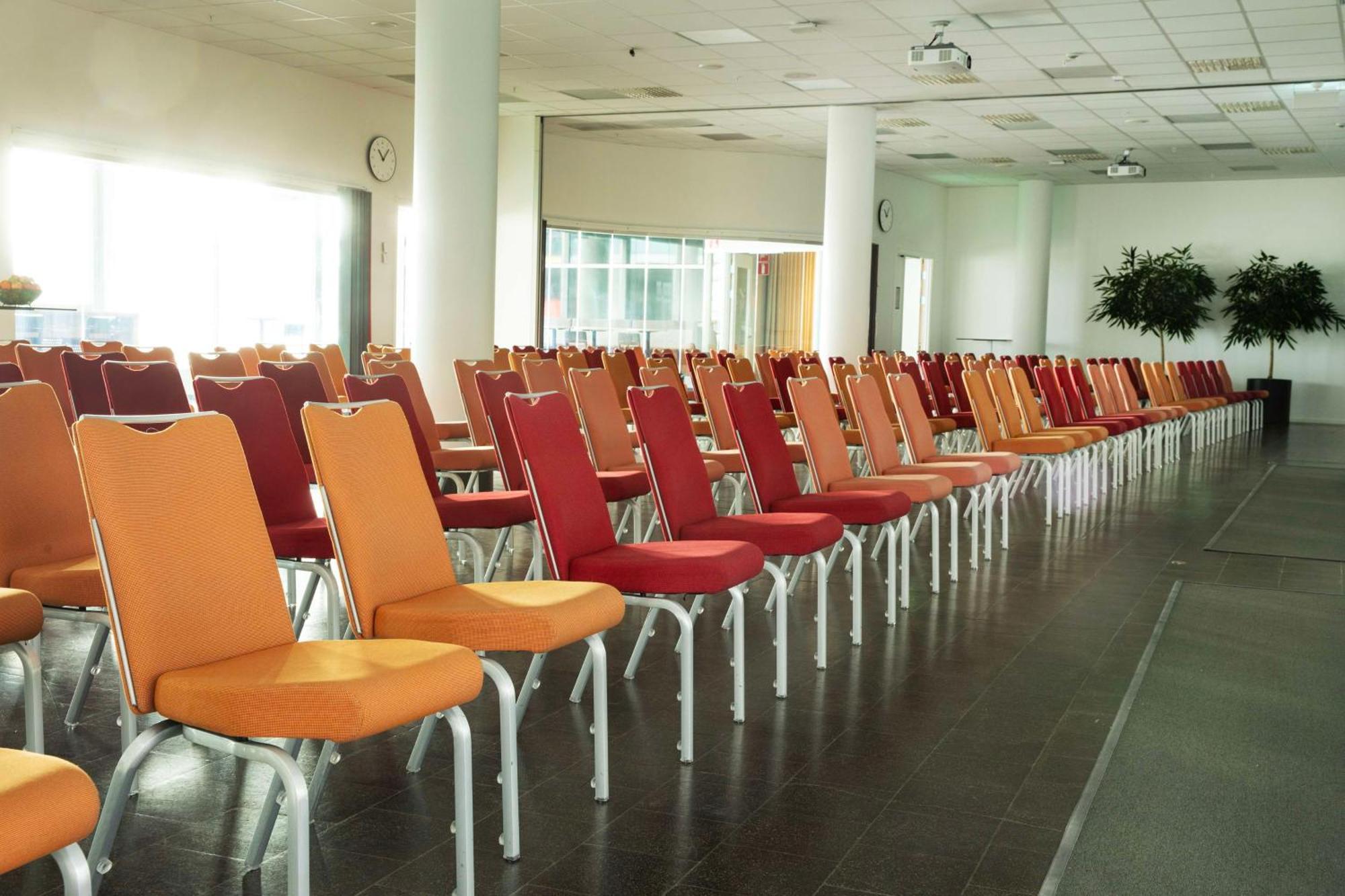 Radisson Blu Airport Terminal Hotel Arlanda Bagian luar foto The conference hall of the airport