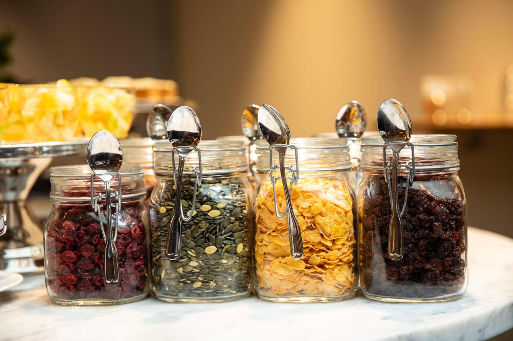Radisson Blu Airport Terminal Hotel Arlanda Bagian luar foto Breakfast buffet at the hotel