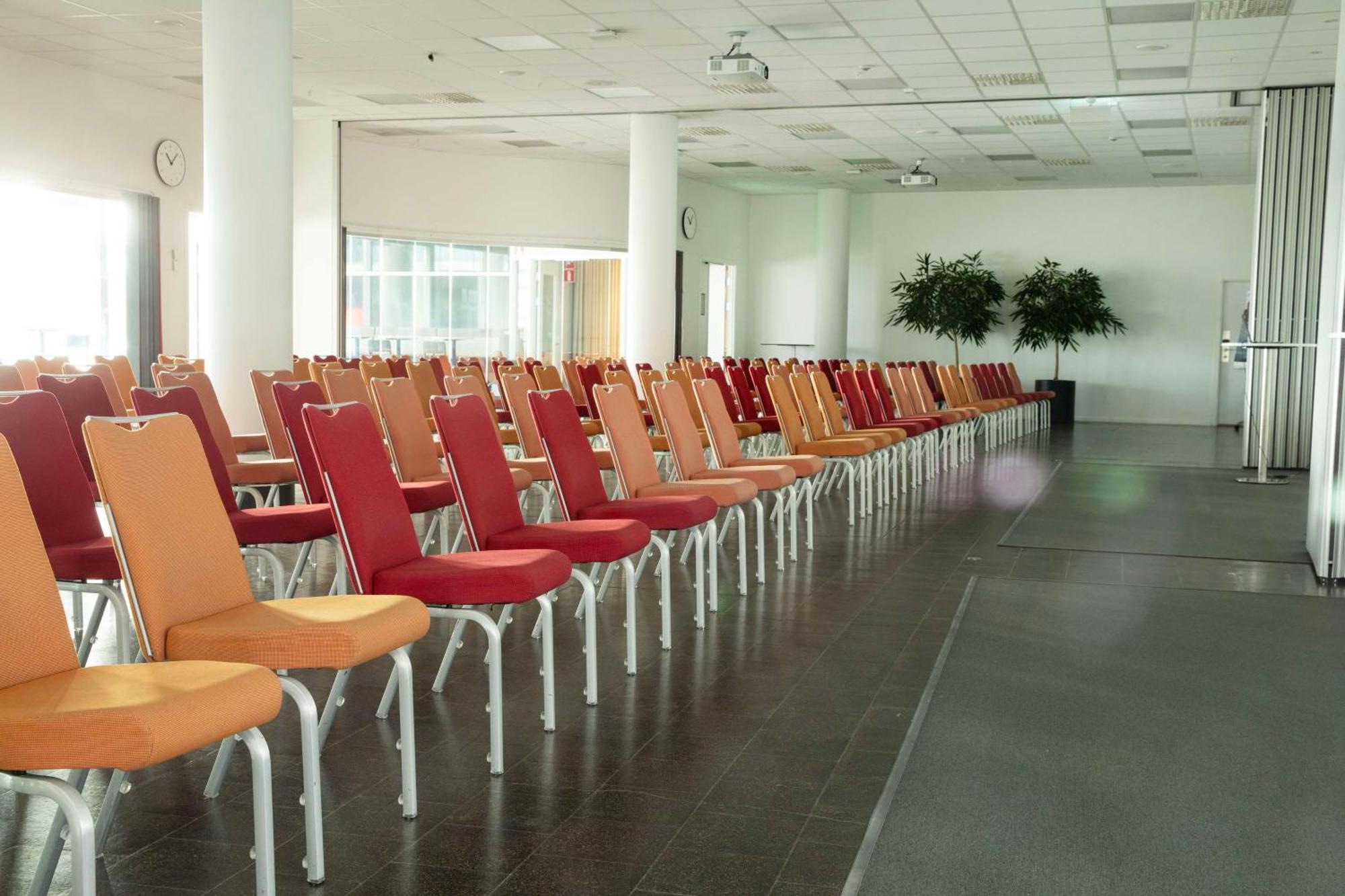 Radisson Blu Airport Terminal Hotel Arlanda Bagian luar foto The interior of the airport